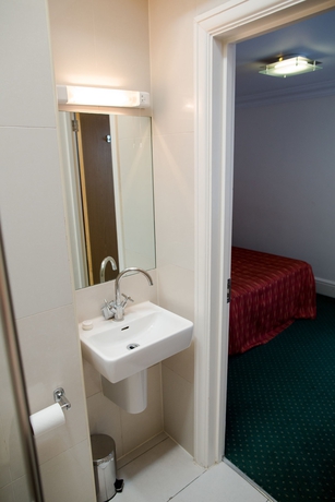 Imagen de la habitación del Hotel QUEENSWAY. Foto 12