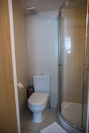 Imagen de la habitación del Hotel QUEENSWAY. Foto 13