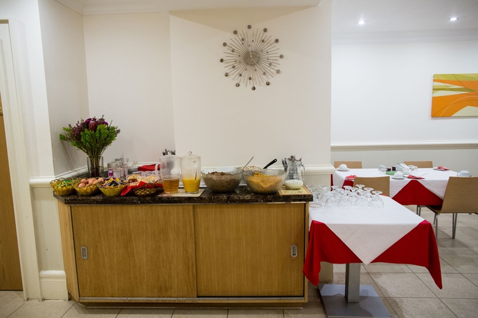 Imagen del bar/restaurante del Hotel QUEENSWAY. Foto 2