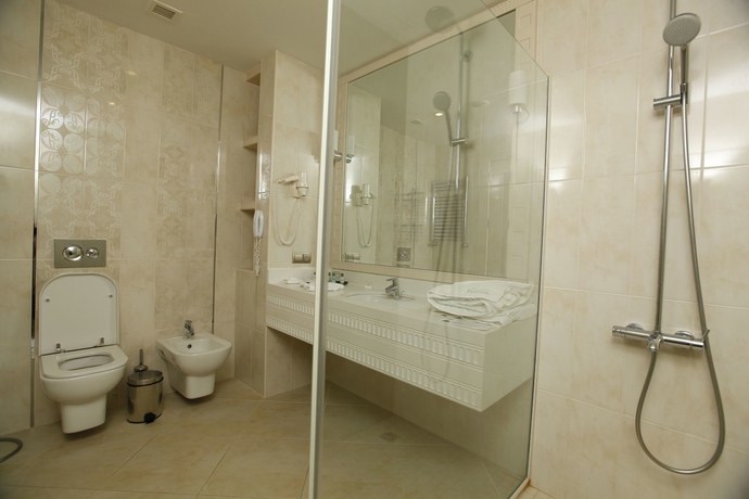 Imagen de la habitación del Hotel Qafqaz Riverside Resort. Foto 12