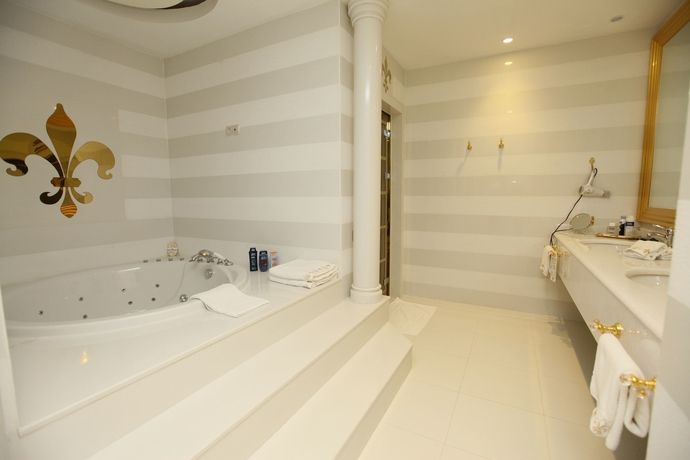 Imagen de la habitación del Hotel Qafqaz Riverside Resort. Foto 13