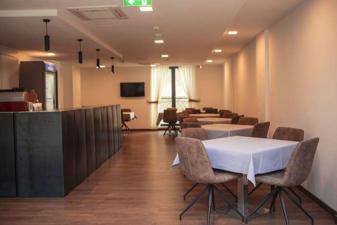 Imagen del bar/restaurante del Hotel Qama. Foto 3