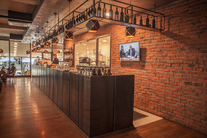 Imagen del bar/restaurante del Hotel Qama. Foto 5