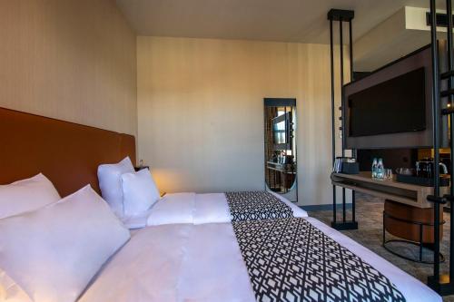 Imagen de la habitación del Hotel Qarvasla. Foto 13