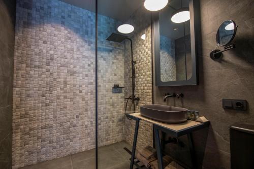 Imagen de la habitación del Hotel Qarvasla. Foto 15