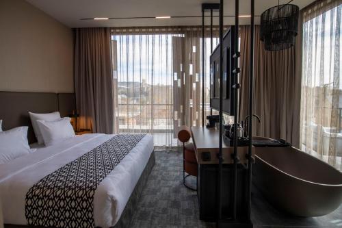 Imagen de la habitación del Hotel Qarvasla. Foto 17