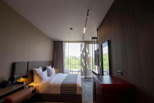 Imagen de la habitación del Hotel Qarvasla. Foto 19