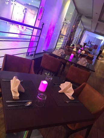 Imagen del bar/restaurante del Hotel Qasr Al Sahab. Foto 1