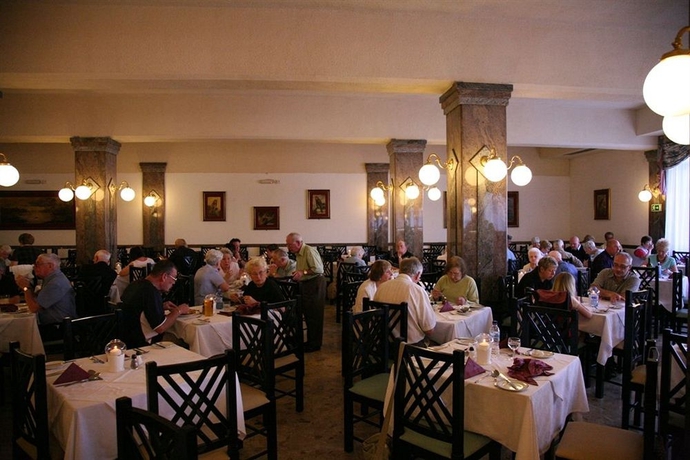 Imagen del bar/restaurante del Hotel Qawra Palace Resort and Spa. Foto 5