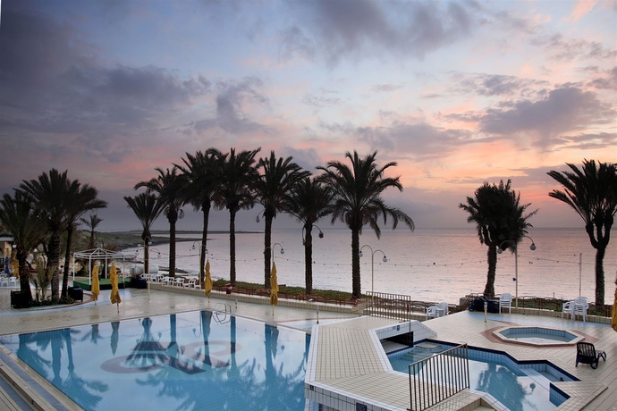 Imagen de la piscina del Hotel Qawra Palace Resort and Spa. Foto 11