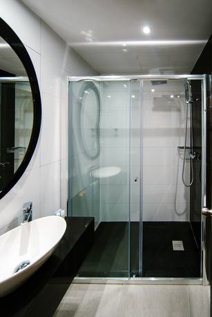 Imagen de la habitación del Hotel Qbic City. Foto 18