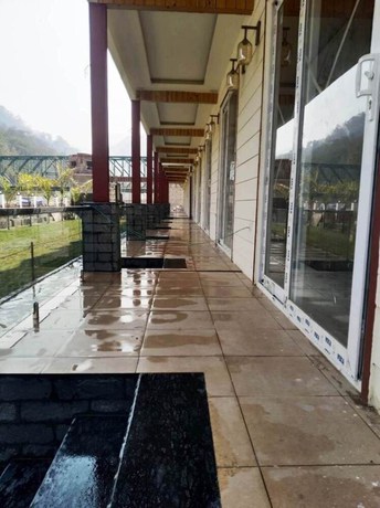 Imagen de los interiores del Hotel Qcent Woods Spa and Resort. Foto 11