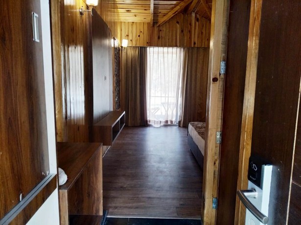 Imagen de la habitación del Hotel Qcent Woods Spa and Resort. Foto 5