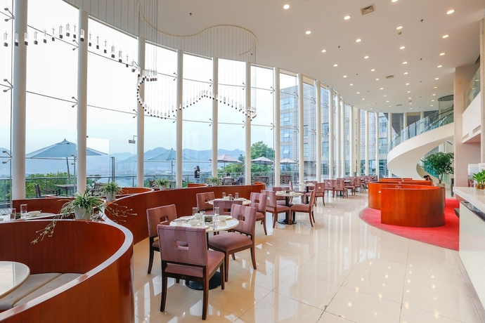 Imagen del bar/restaurante del Hotel Qiandao Lake Country Club Resort. Foto 2