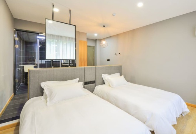 Imagen de la habitación del Hotel Qiandao Lake Jingting Hotel. Foto 13