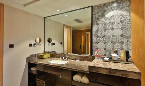 Imagen de la habitación del Hotel Qiandao Lake Pearl Peninsula. Foto 8