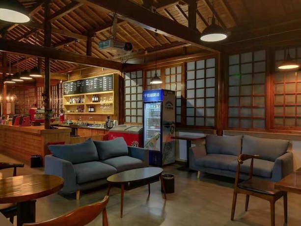 Imagen del bar/restaurante del Hotel Qiandaohu Liyuan Village Botique Hotel. Foto 2