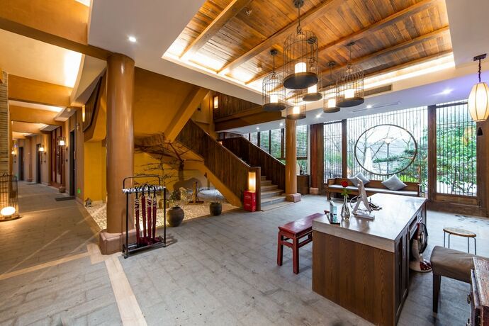 Imagen del bar/restaurante del Hotel Qiansu Ban Jiang Xia Boutique Inn. Foto 20