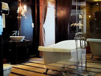 Imagen de la habitación del Hotel Qingdao Danube International. Foto 6