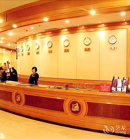 Imagen de los interiores del Hotel Qingdao Fuxin Hotel. Foto 16