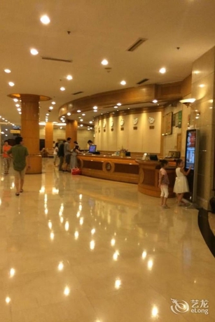 Imagen de los interiores del Hotel Qingdao Fuxin Hotel. Foto 19