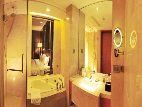 Imagen de la habitación del Hotel Qingdao Haidu, Huangdao. Foto 4