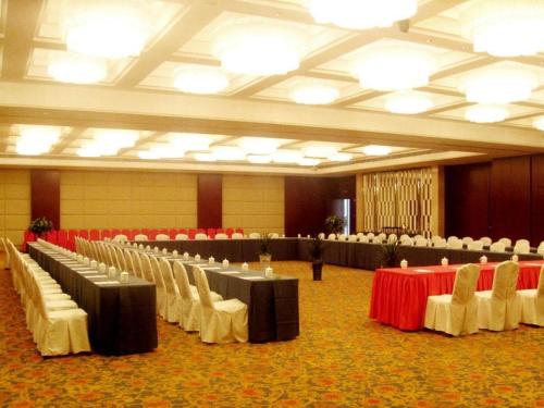 Imagen de los interiores del Hotel Qingdao Haidu, Huangdao. Foto 13