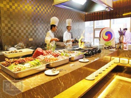 Imagen del bar/restaurante del Hotel Qingdao Haidu, Huangdao. Foto 3