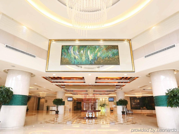 Imagen de los exteriores del Hotel Qingdao Kuaitong International. Foto 11