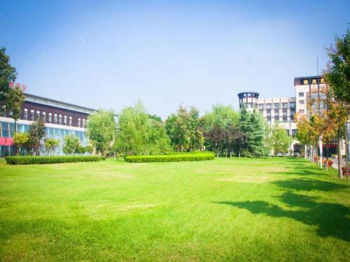 Imagen general del Hotel Qingdao Royal Garden. Foto 9
