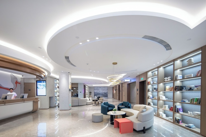 Imagen de los interiores del Hotel QingdaoWusiguangchangYaduoJiudian. Foto 8