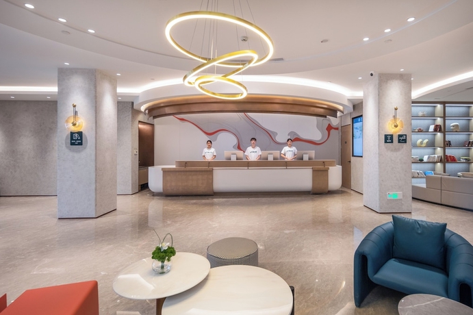 Imagen de los interiores del Hotel QingdaoWusiguangchangYaduoJiudian. Foto 9