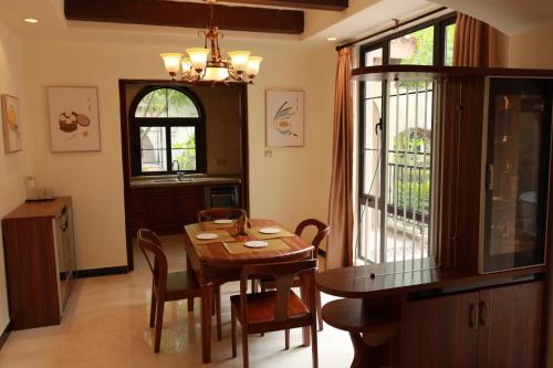 Imagen general del Hotel Qingyuan Meilin Lake Travel Holiday Villa. Foto 1