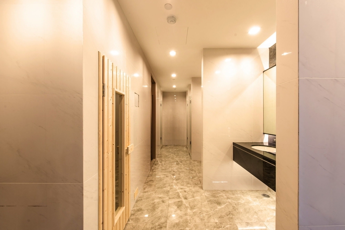 Imagen de la piscina del Hotel Qiss Residence By Bliston. Foto 15