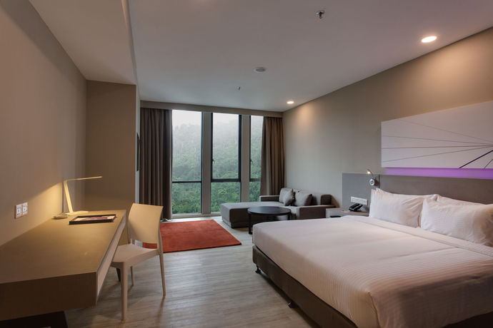 Imagen de la piscina del Hotel Qliq Damansara. Foto 16