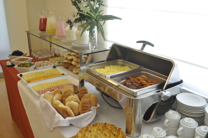 Imagen del bar/restaurante del Hotel Qorianka. Foto 3