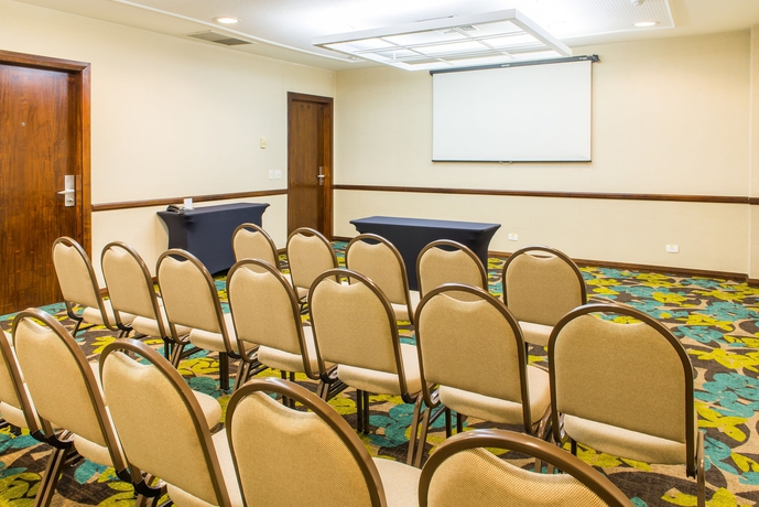 Imagen de los interiores del Hotel Qoya Curitiba. Foto 11