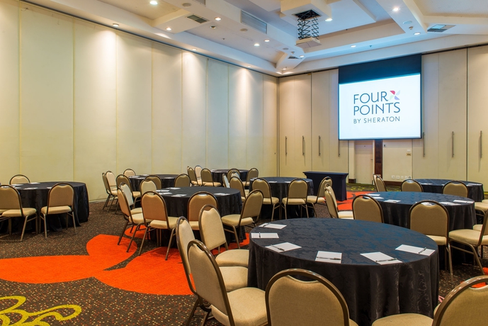 Imagen de los interiores del Hotel Qoya Curitiba. Foto 12