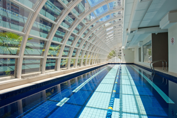 Imagen de la piscina del Hotel Qoya Curitiba. Foto 13