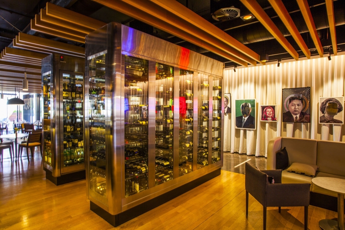 Imagen del bar/restaurante del Hotel Qt Canberra. Foto 3