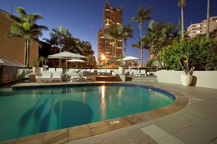 Imagen de la piscina del Hotel Qt Gold Coast. Foto 12