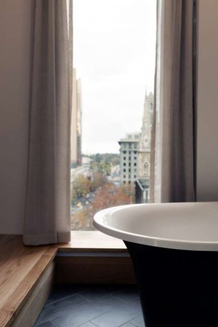 Imagen de la habitación del Hotel Qt Melbourne. Foto 6
