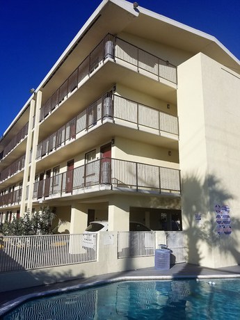 Imagen de los exteriores del Hotel QuBed San Antonio. Foto 18
