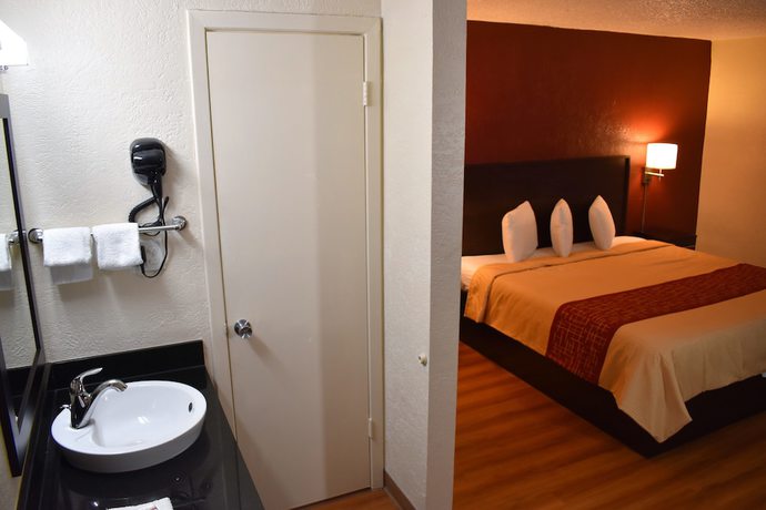 Imagen de la habitación del Hotel QuBed San Antonio. Foto 13