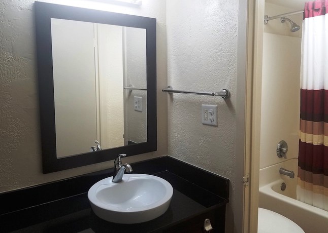 Imagen de la habitación del Hotel QuBed San Antonio. Foto 15
