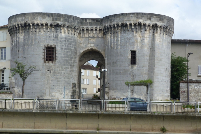 Imagen de los exteriores del Hotel Quai Des Pontis. Foto 6