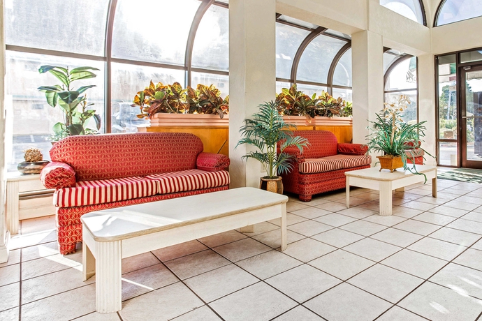 Imagen de los interiores del Hotel Quail Inn and Suites. Foto 13