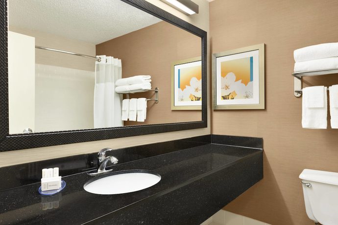Imagen de la habitación del Hotel Quail Springs Inn And Suites. Foto 10