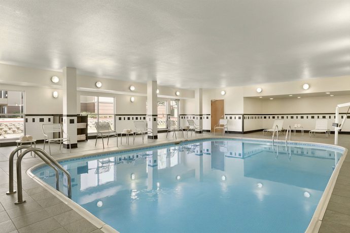 Imagen de la piscina del Hotel Quail Springs Inn And Suites. Foto 20