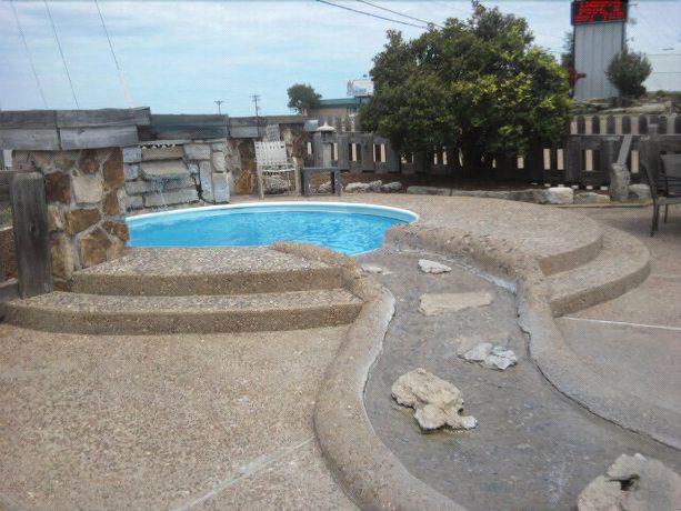 Imagen de la piscina del Hotel Quails Nest Inn And Suites. Foto 18